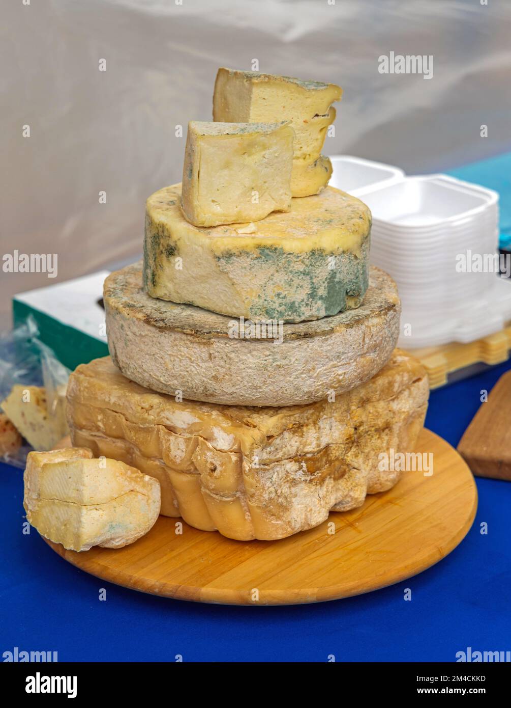 Odeur de moisi Stinky Strong Blue Cheese Cave Aged Stack Banque D'Images