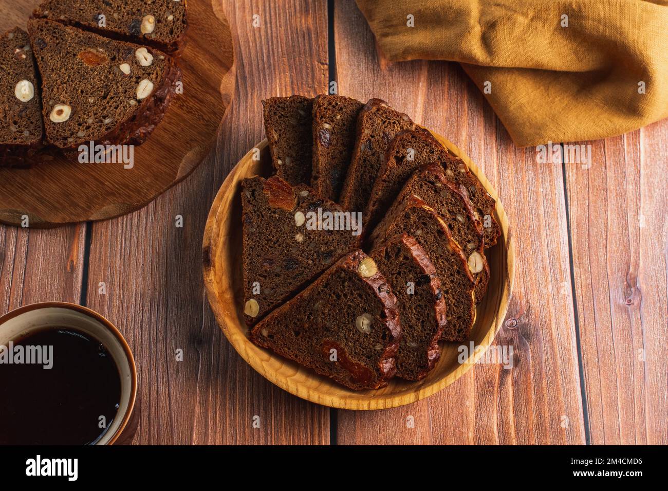 pain maison aux noisettes et aux graines Banque D'Images