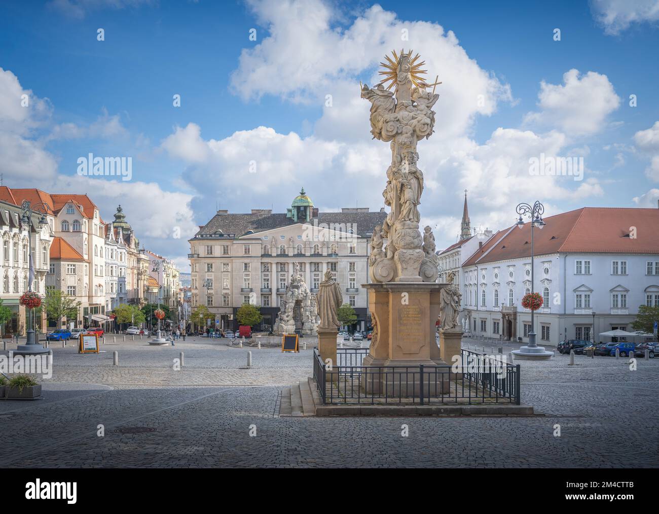 Place du marché aux choux (Zelny trh) et colonne de la Sainte Trinité - Brno, République tchèque Banque D'Images