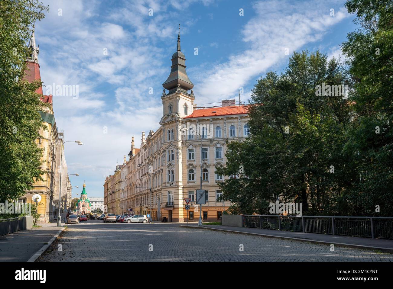 Vue sur la rue d'Olomouc avec église orthodoxe de Saint Gorazd - Olomouc, République Tchèque Banque D'Images