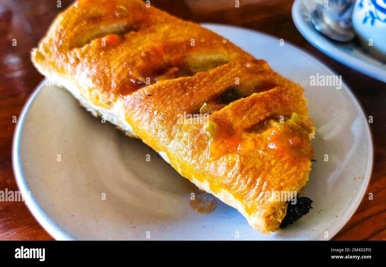 Plats mexicains typiques Tortas Tacos Empanadas et tamales à El Cafecito à Zicatela Puerto Escondido Oaxaca Mexique. Banque D'Images