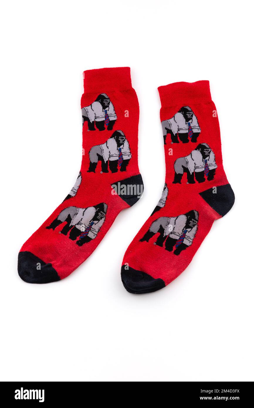 Chaussettes rouge Funy avec des singes sur elles Banque D'Images