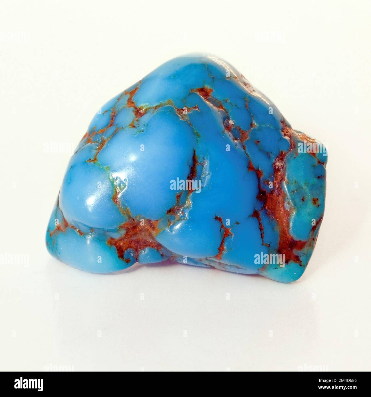 Macro gros plan photo couleur d'un poli ' Turquoise ' une pierre précieuse de cristal semi-précieuse utilisée dans la thérapie de guérison de cristal Banque D'Images