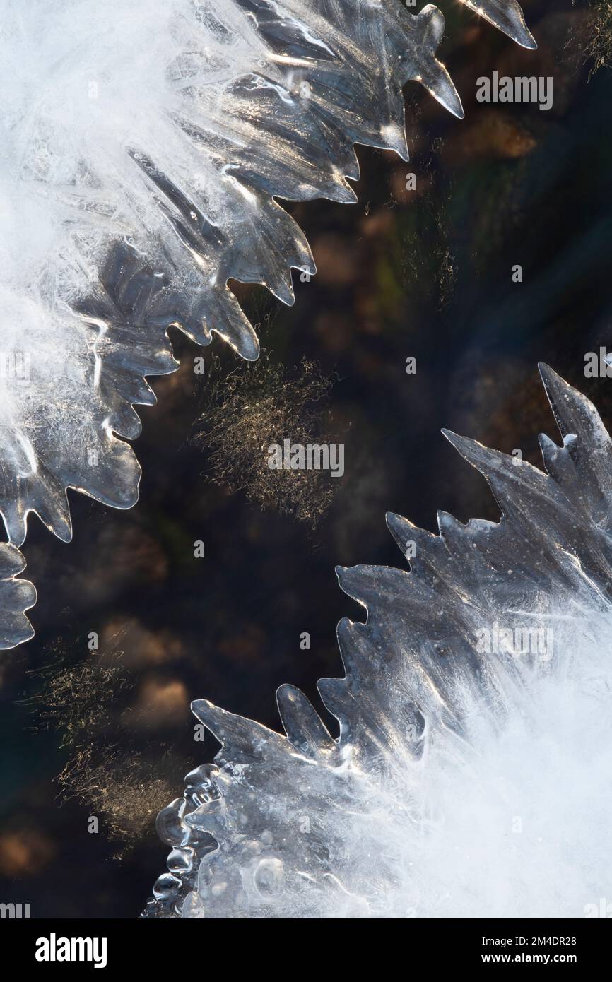 Jagged Crevice dans River Banque D'Images