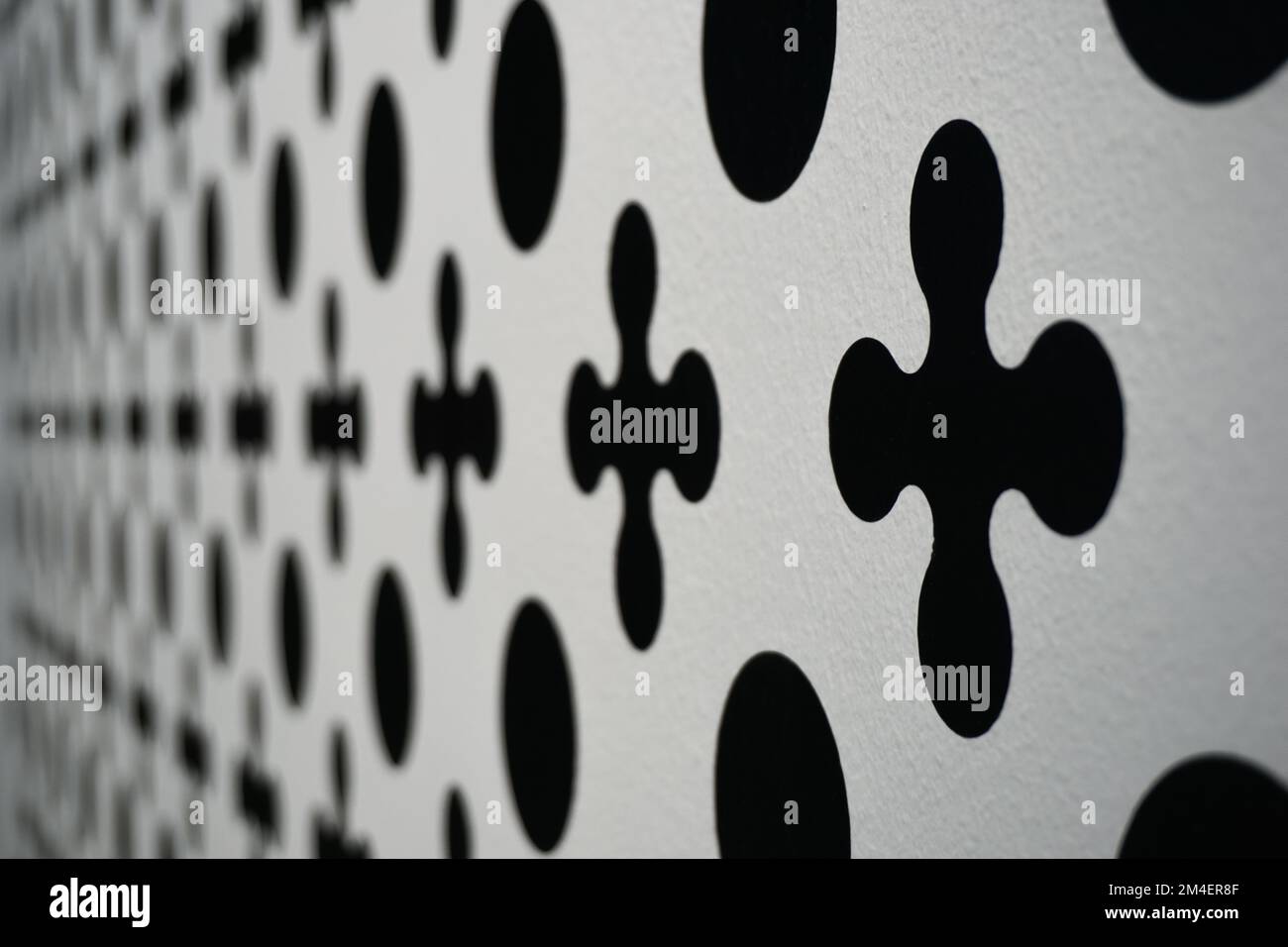 Un beau gros plan d'un trou F et d'un fond de motif croisé Banque D'Images