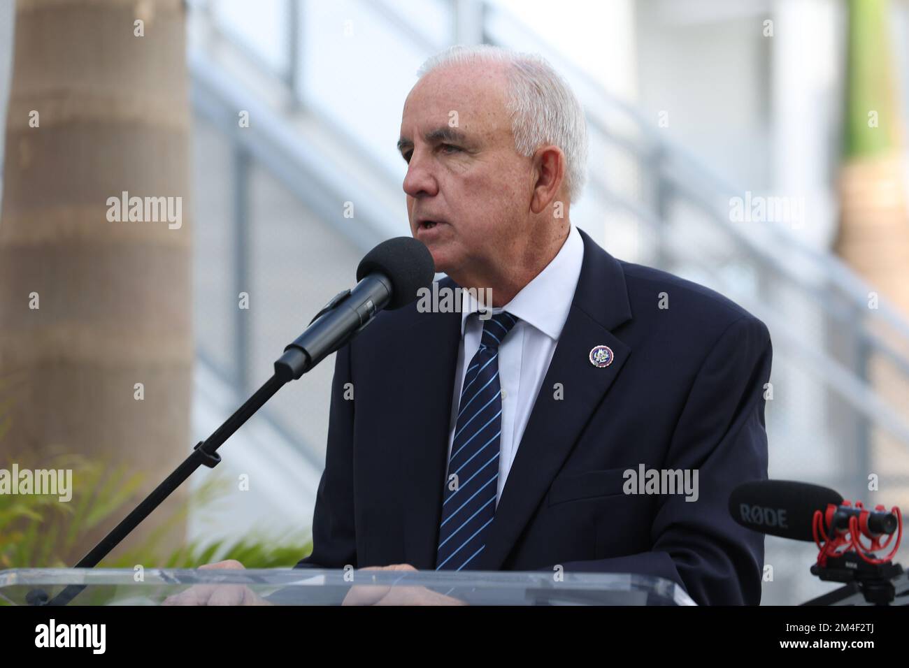 Mimai, Floride, États-Unis. 20th décembre 2022. Le congressiste Carlos A. Gimnez à la cérémonie de découpe du ruban Brightline à la station Aventura pour la route ferroviaire interurbaine entre Miami et West Palm Beach sur 20 décembre 2022 à Miami, en Floride. Crédit : Mpi34/Media Punch/Alamy Live News Banque D'Images