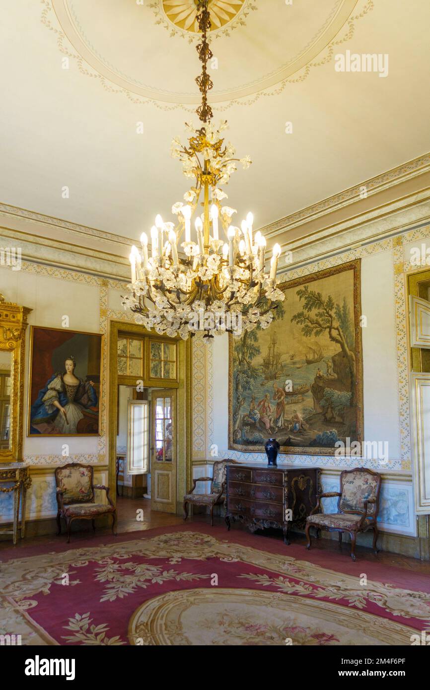 Lustre orné au Palais de Queluz - Palácio Nacional de Queluz - Portugal, Europe Banque D'Images