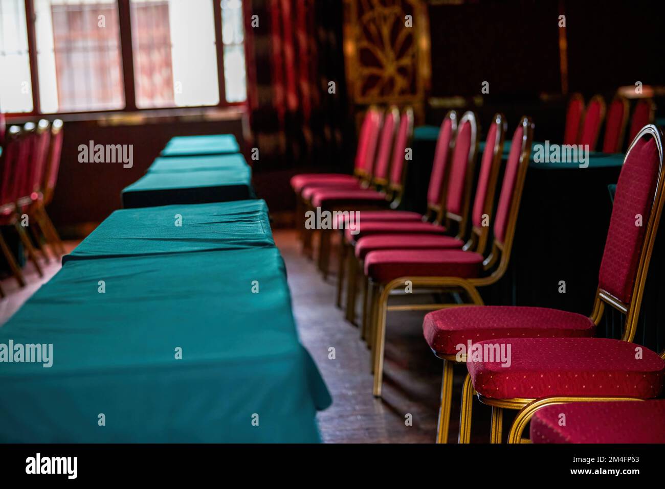 Organisation de tables et de chaises dans une conférence dans un auditorium chinois traditionnel Banque D'Images