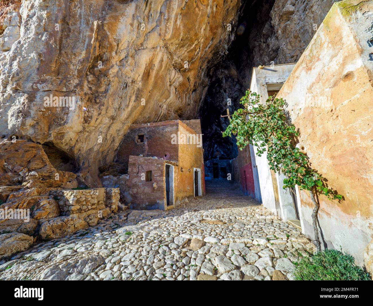 Musée en plein air aux grottes de Scurati ou « Grotta Mangiapane » un ancien village habité depuis le Paléolithique supérieur, montrant les traditions artisanales et la vie rurale en Sicile - Custonaci, Sicile, Italie Banque D'Images