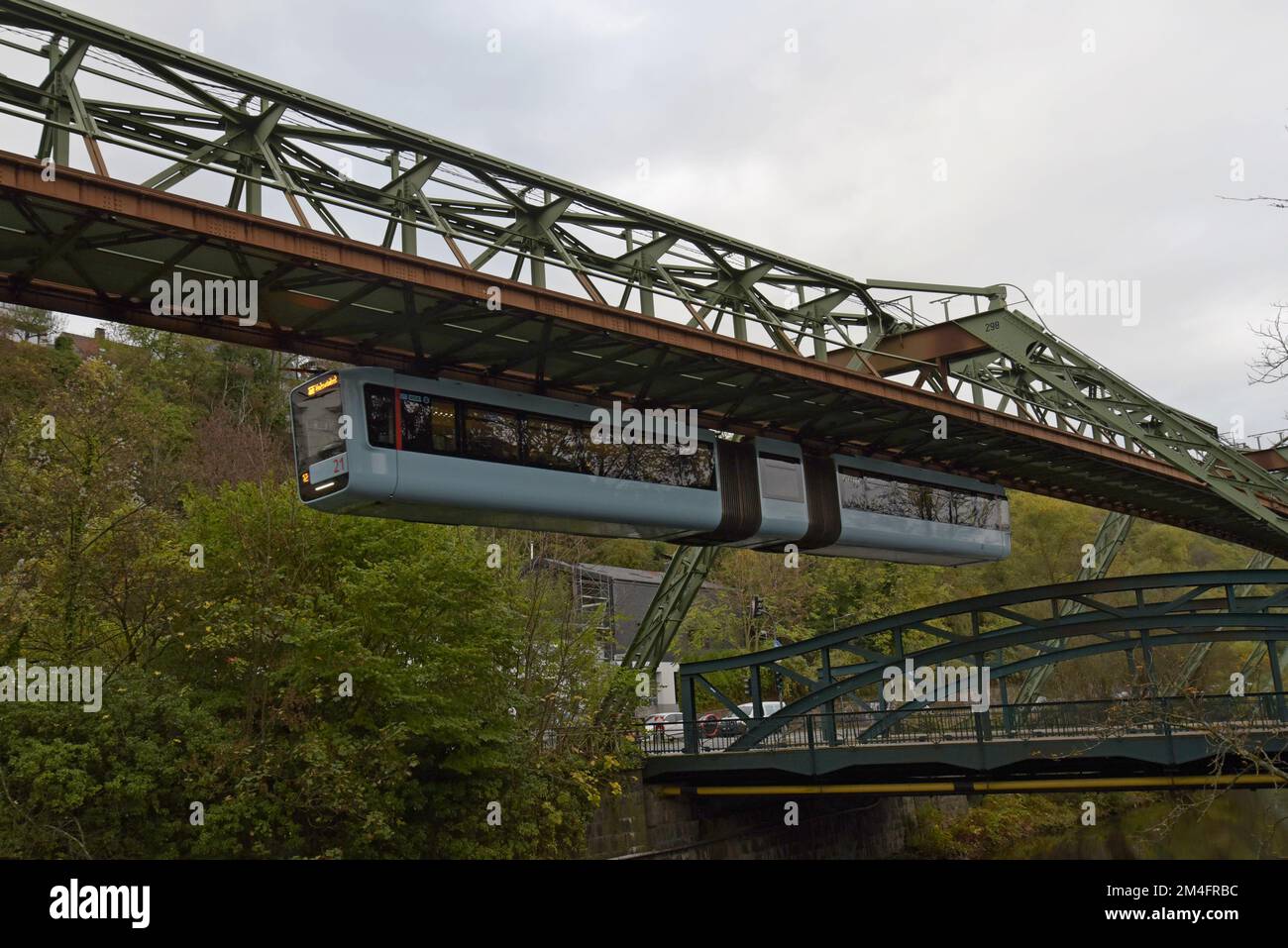 Rame Voyageurs + Moteur Pour Train Suspendu Schwebebahn – Échelle HO 1:87