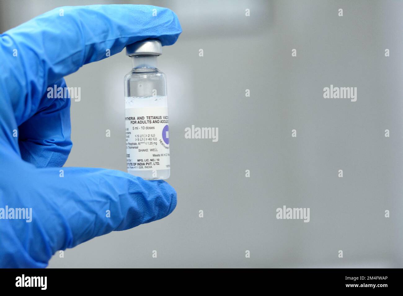 Le Caire, Egypte, 13 décembre 2022: Vaccin contre le tétanos de la diphtérie pour injection intramusculaire dans le muscle deltoïde de l'épaule pour les enfants et les adultes, Diphthe Banque D'Images