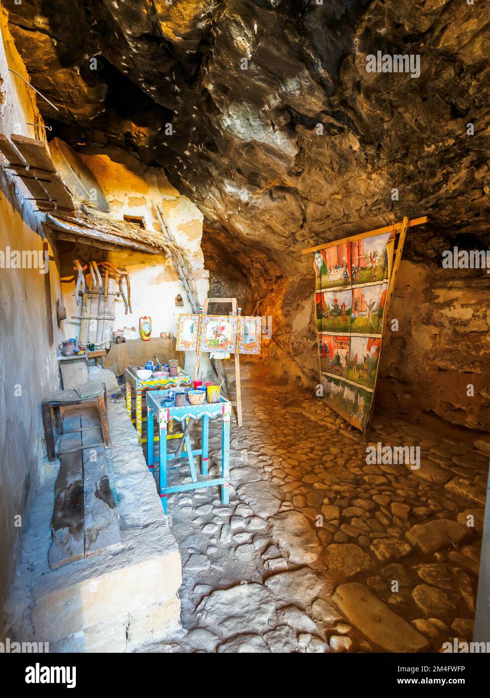 Peintre charriot - musée en plein air aux grottes de Scurati ou « Grotta Mangiapane » un ancien village habité depuis le Paléolithique supérieur, montrant les traditions artisanales et la vie rurale en Sicile - Custonaci, Sicile, Italie Banque D'Images