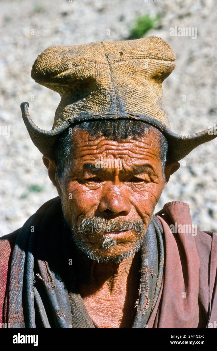 Portrait d'un moine de Lingshed Gompa. Banque D'Images