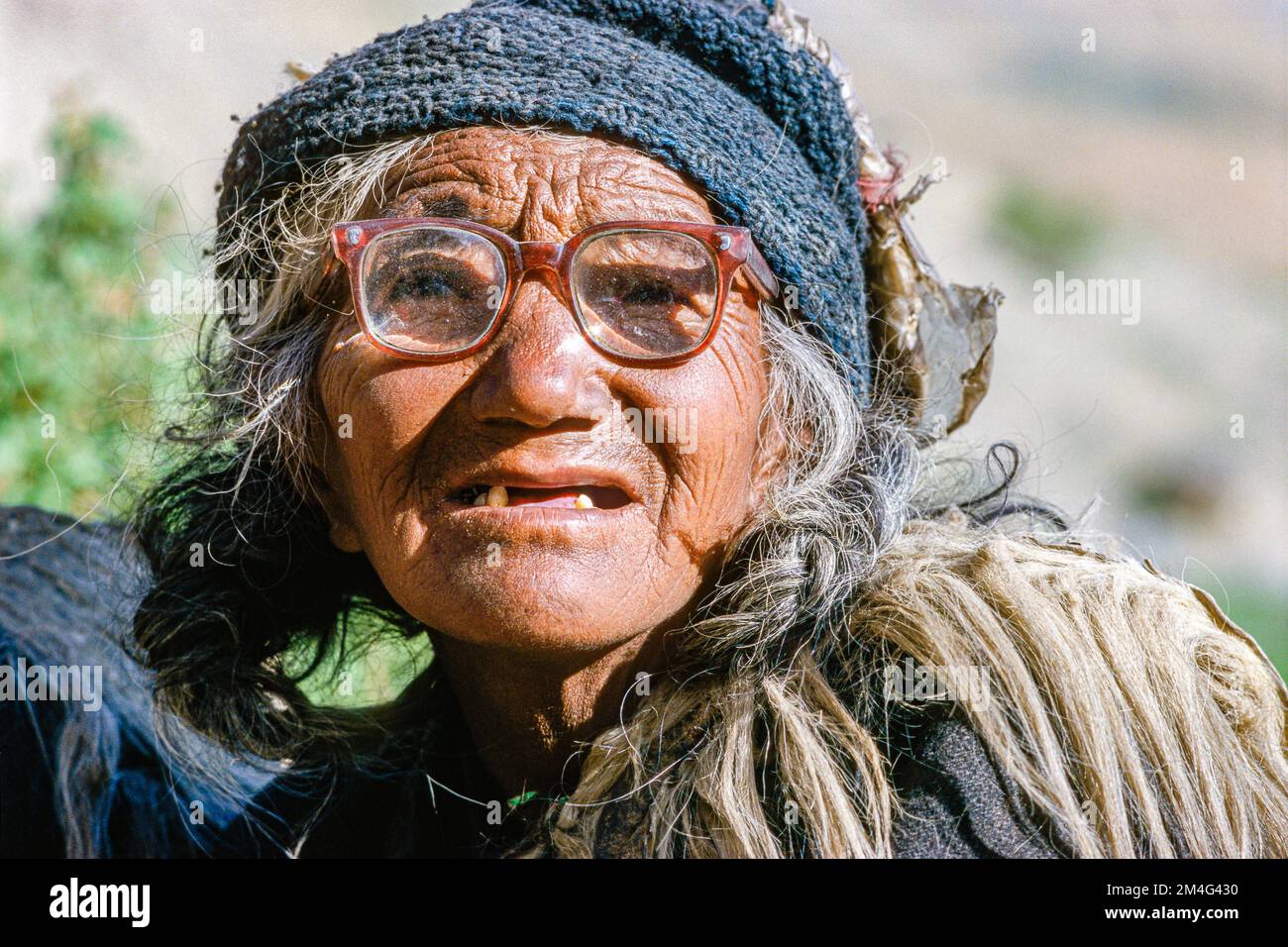 Portrait d'une femme du village isolé de zanskar Lingshed. Banque D'Images