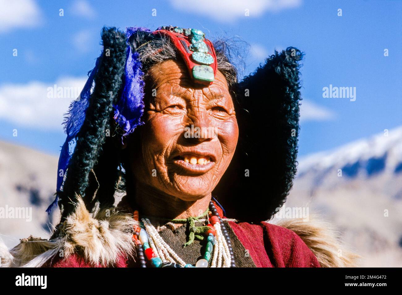 Perak, la coiffe traditionnelle des femmes ladakhis et zanskari Banque D'Images