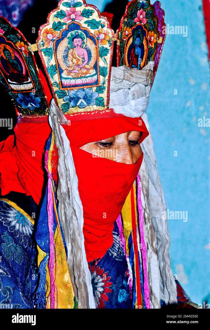 Portrait d'un Lhamo, guérisseur chamaniste, pratiquant à Leh. Banque D'Images