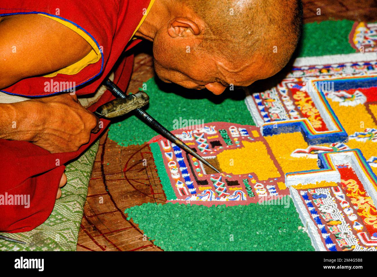 Faire une sandmandala prend environ 8-10 jours de travail concentré Banque D'Images
