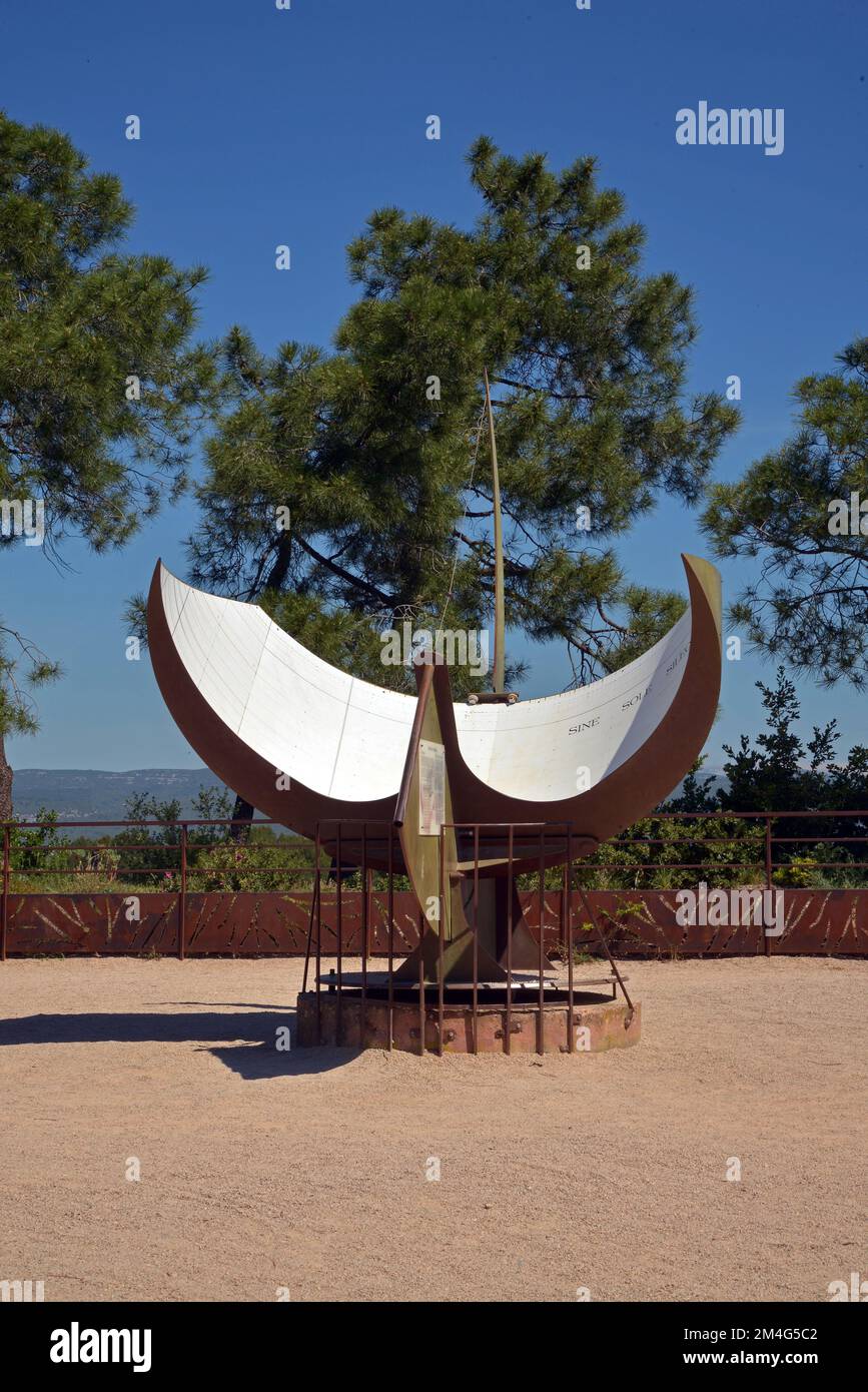 Moderne cadran solaire de Roussillon dans le Luberon Banque D'Images