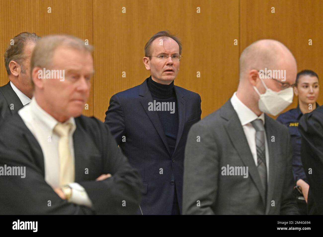 m. Markus BRAUN (accusé et ancien président de la direction wirecard) devant: Oliver Bellenhaus (avec accusé et témoin clé). Avant gauche: Avocat Dr. Norbert STEGEMANN (avocat de la défense pénale)l procédures pénales contre Markus BRAUN sur suspicion de fraude commerciale par gangs wirecard devant la Cour supérieure régionale de Munich OLG II sur 21 décembre 2022? Banque D'Images