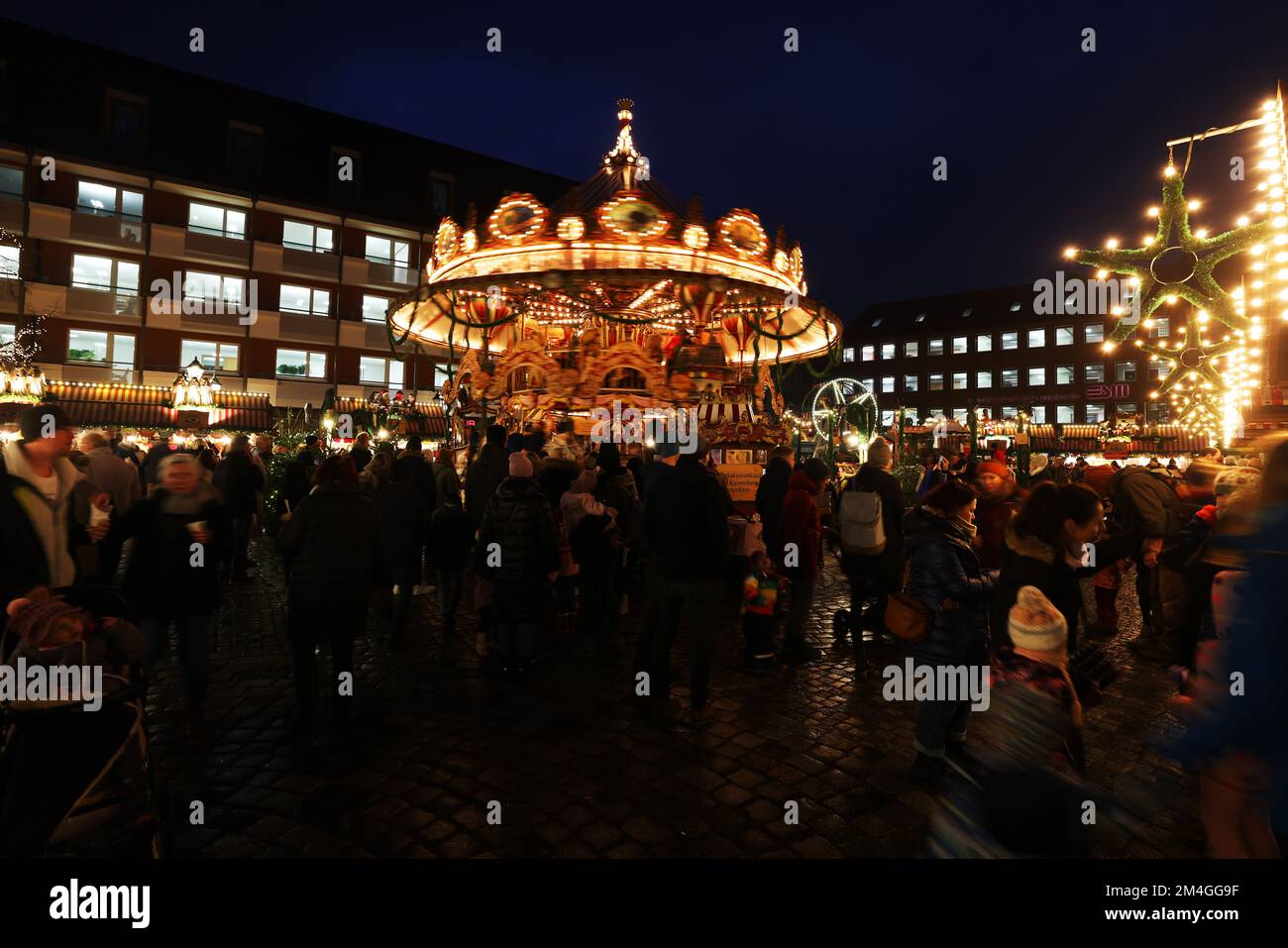 Kinderkarussell, Kinderweihnachtsmarkt, Nürnberg, Nürnberger Weihnachtsmarkt, Nürnberger Christkindlesmarkt, Engel, Anhänger, Kugel, Glühwein, Banque D'Images