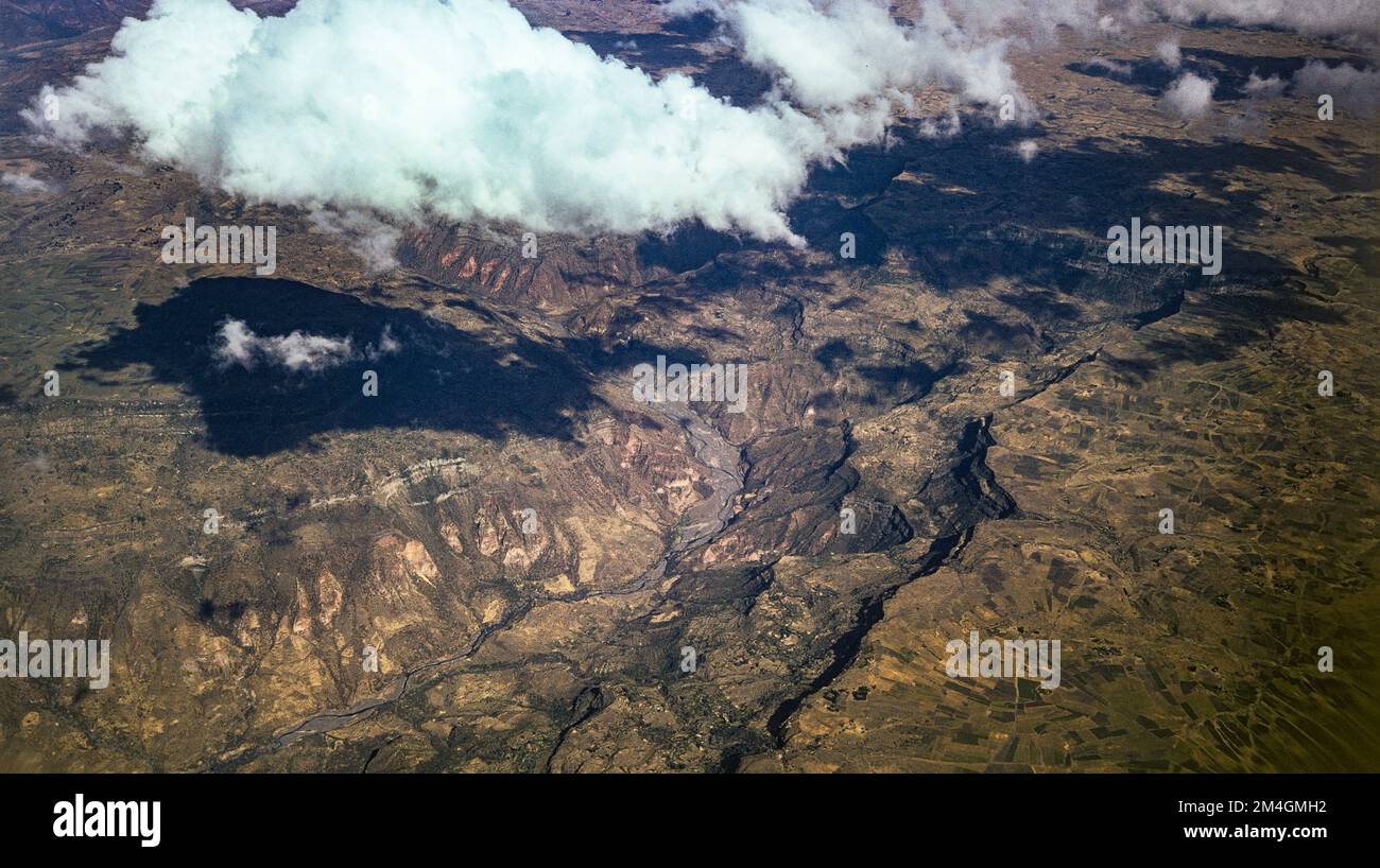 Éthiopie, 1970s, Haut plateau, vue aérienne des hauts plateaux, montagnes, Nuages, région d'Amhara, Afrique de l'est, Banque D'Images