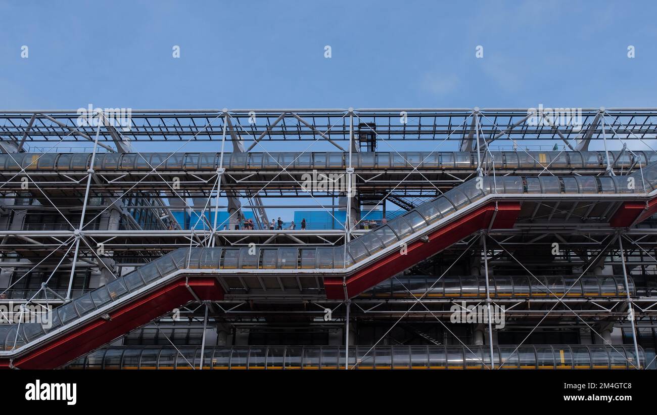 Paris, France - extérieur en verre et acier du Centre Pompidou. Architecture de haute technologie du Musée national d'Art moderne en Europe. Espace de copie panoramique. Banque D'Images