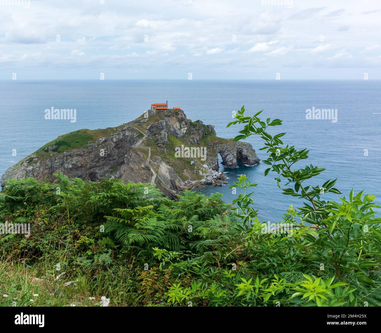 Vue de l'autre côté de la mer à Gaztelugatxe; Banque D'Images