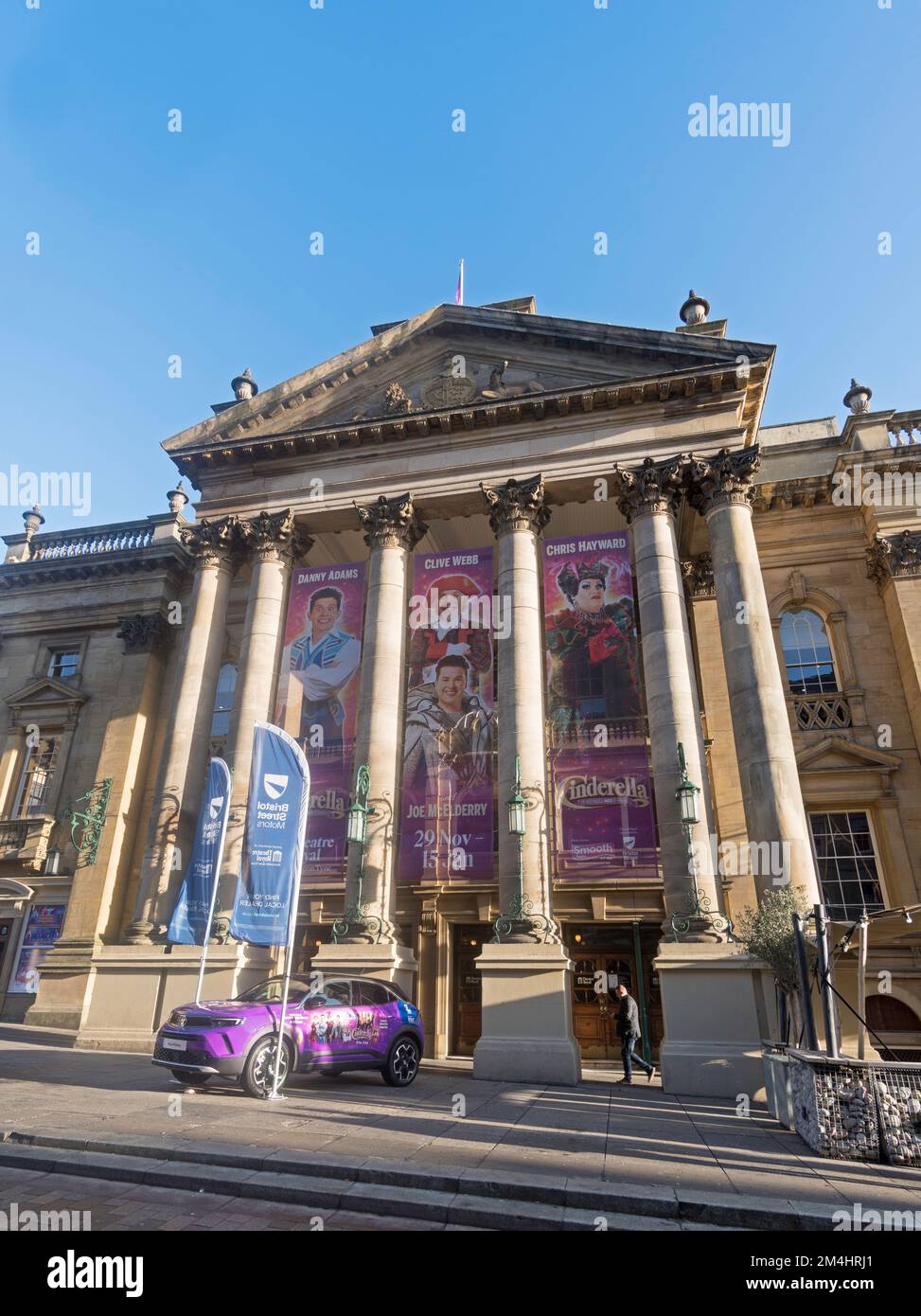 Le portique de Newcastle Theatre Royal, à Newcastle upon Tyne, au nord-est de l'Angleterre. Banque D'Images