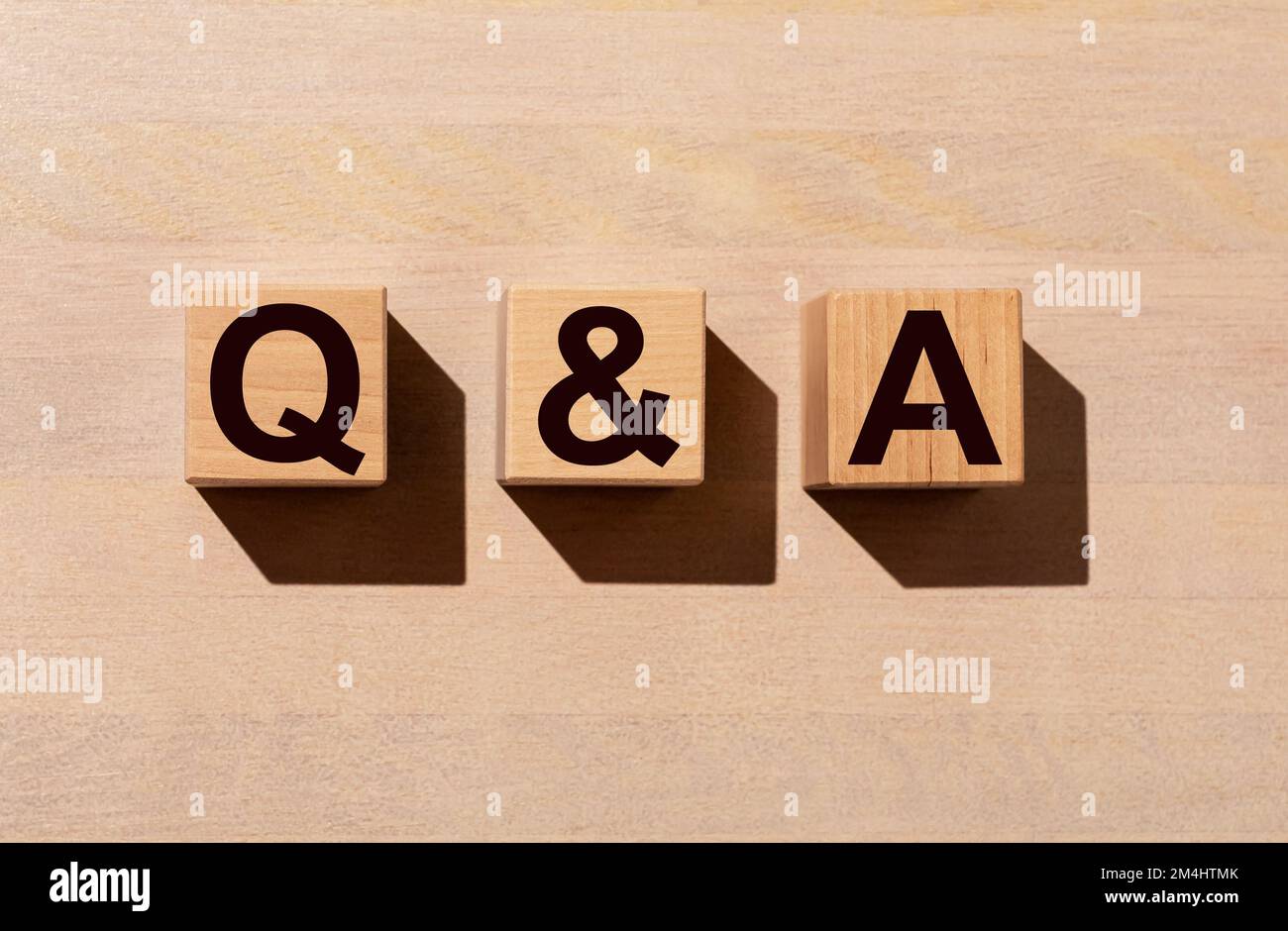 QnA, acronyme de questions and answers. Q et Un concept. Photo de haute qualité Banque D'Images