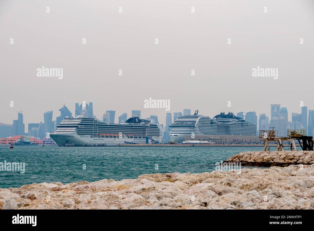 Récemment ouvert Mina Distic port Doha Qatar. Vue sur le stade BEA 974 Banque D'Images