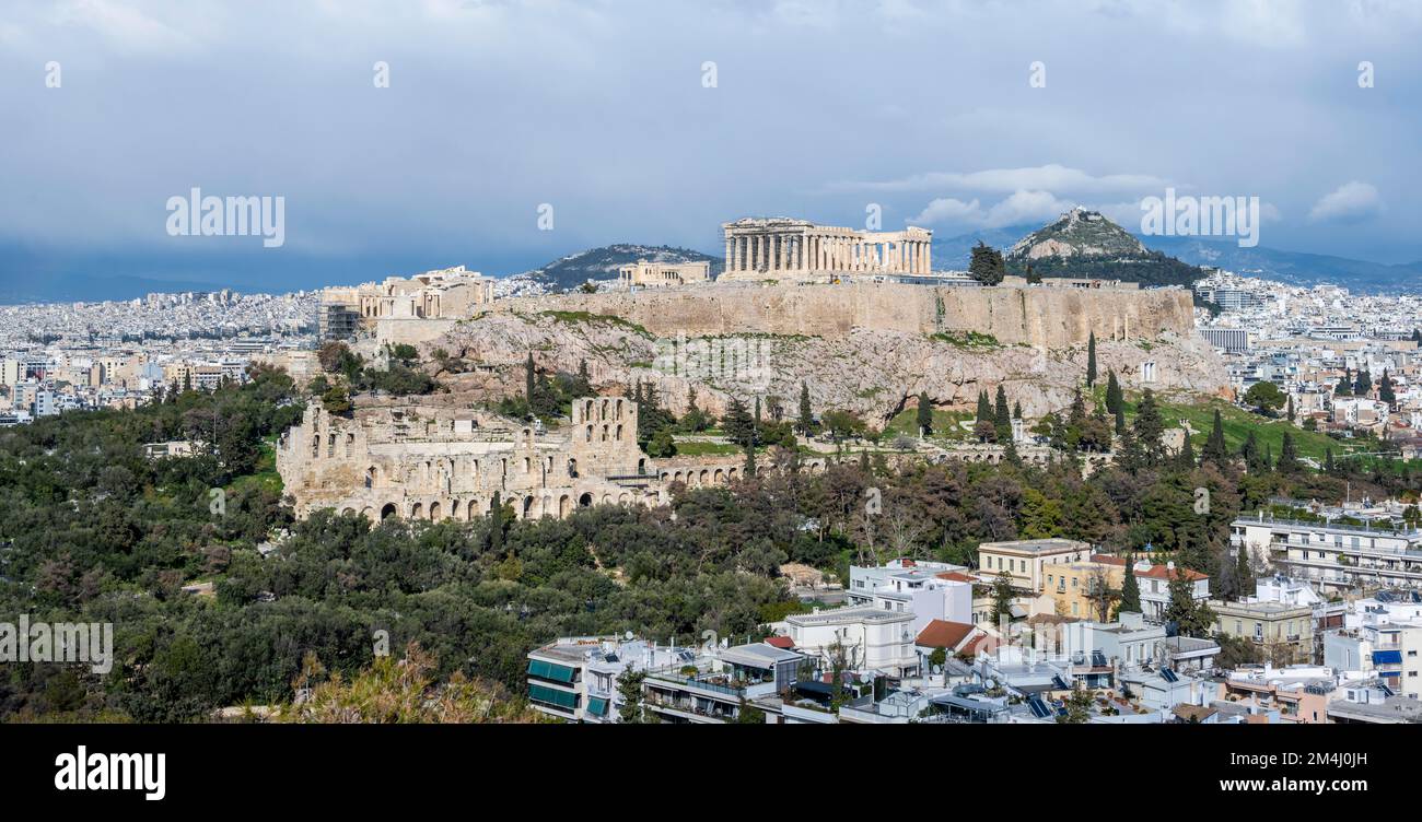 Vue depuis la colline de Philopapos sur la ville, panorama du Temple du Parthénon et de l'Amphithéâtre d'Hérode, Acropole, Athènes, Grèce Banque D'Images