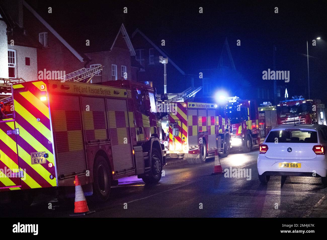 Brentwood, Royaume-Uni. 21st décembre 2022. Brentwood Essex 21st déc 2022 incendie à la maison sur le chemin London Britrwood Essex, Essex et London pompiers présents crédit: Ian Davidson/Alay Live News Banque D'Images Brentwood, Royaume-Uni. 21st décembre 2022. Brentwood Essex 21st déc 2022 incendie à la maison sur le chemin London Britrwood Essex, Essex et London pompiers présents crédit: Ian Davidson/Alay Live News Banque D'Images