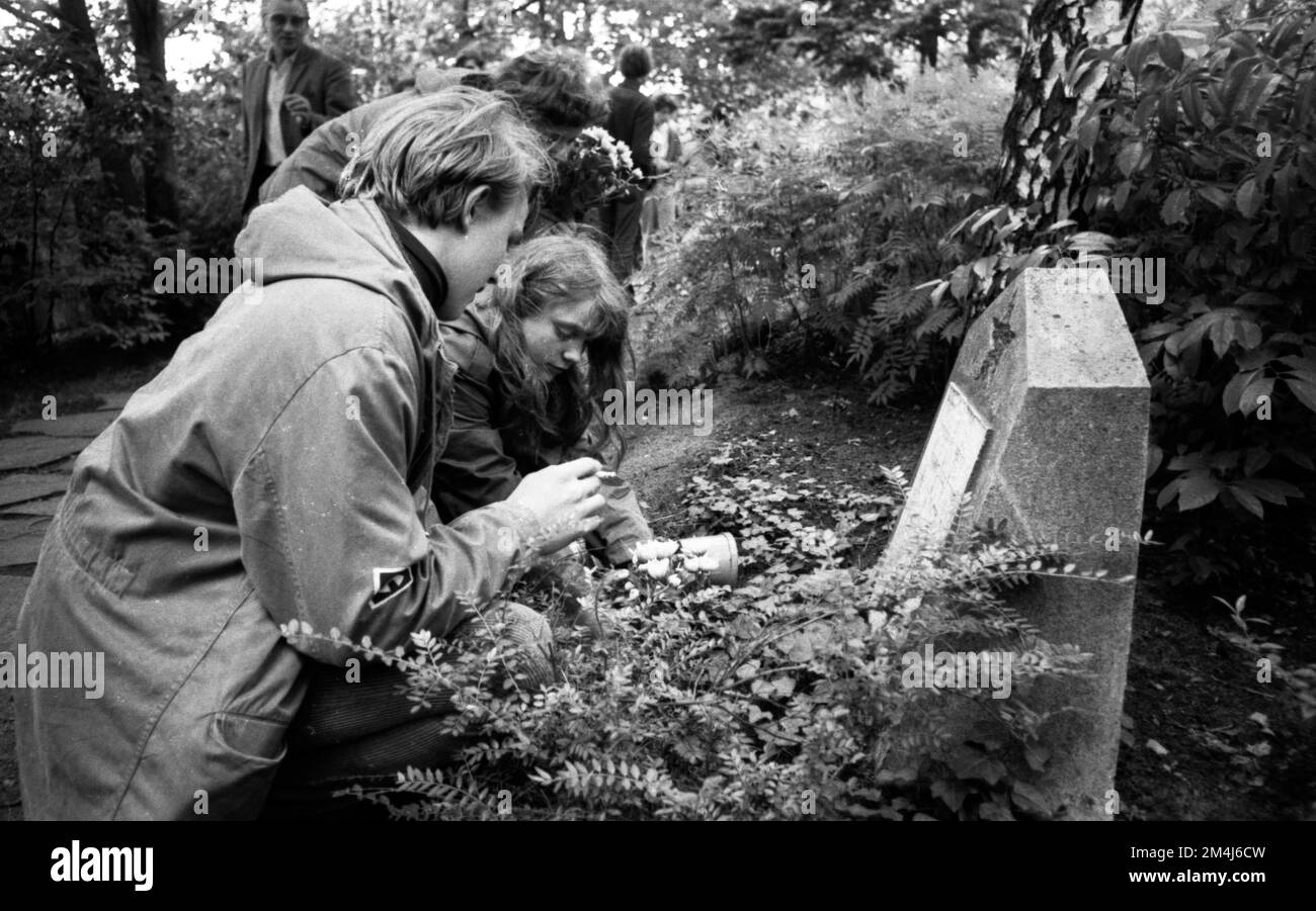L'hommage traditionnel aux Russes morts, aux soldats et aux victimes de la dictature nazie, avec l'événement fleurs pour Stukenbrock 1970, a porté sur Banque D'Images