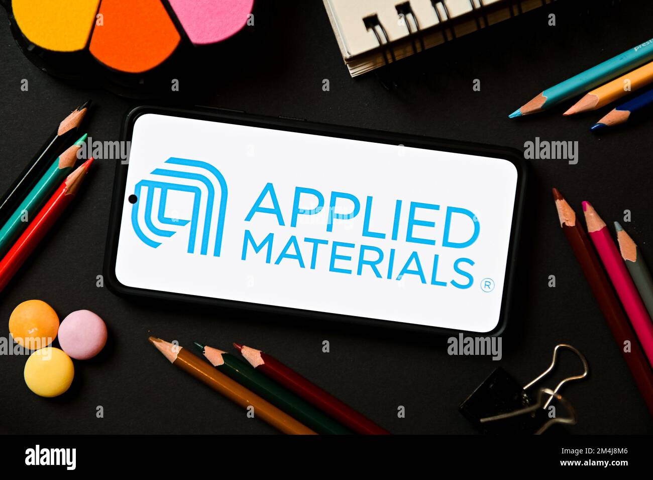 Pologne. 17th décembre 2022. Dans cette illustration, un logo Applied Materials apparaît sur un smartphone. (Photo de Mateusz Slodkowski/SOPA Images/Sipa USA) crédit: SIPA USA/Alay Live News Banque D'Images