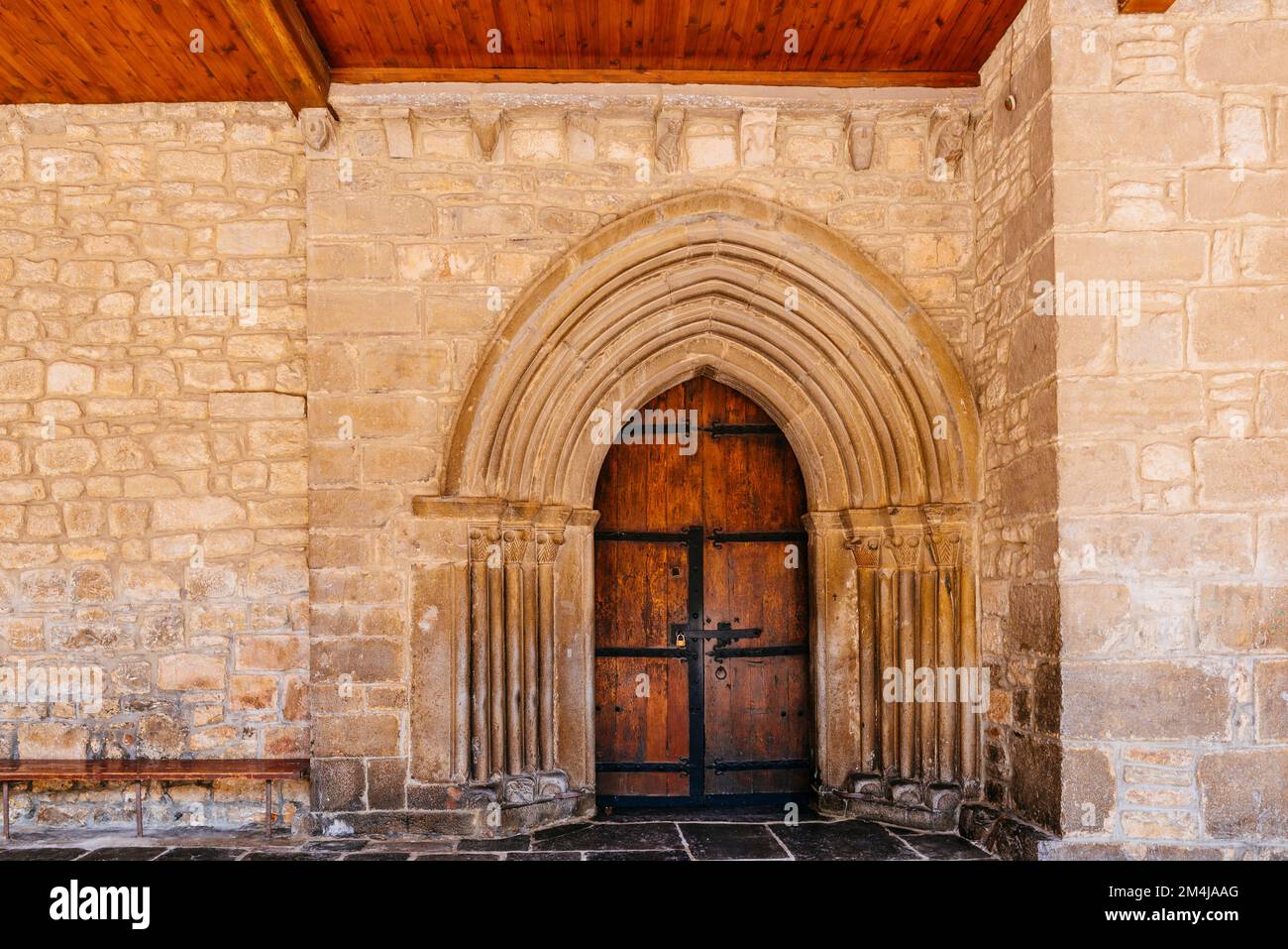 Entrée. Église paroissiale de Santa María de la Asunción. Il a ses origines dans le 13th siècle, roman tardif, mais la plupart du temple est du milieu- Banque D'Images Entrée. Église paroissiale de Santa María de la Asunción. Il a ses origines dans le 13th siècle, roman tardif, mais la plupart du temple est du milieu- Banque D'Images