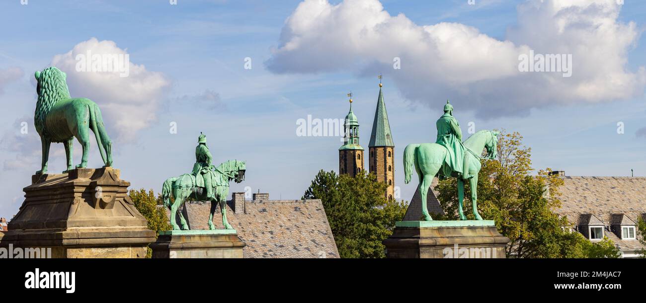 Goslar, Allemagne - 12 septembre 2022: Statut devant le palais impérial de Goslar site du patrimoine culturel mondial de l'UNESCO à Goslar Harz, Basse-Saxe en Allemagne Banque D'Images