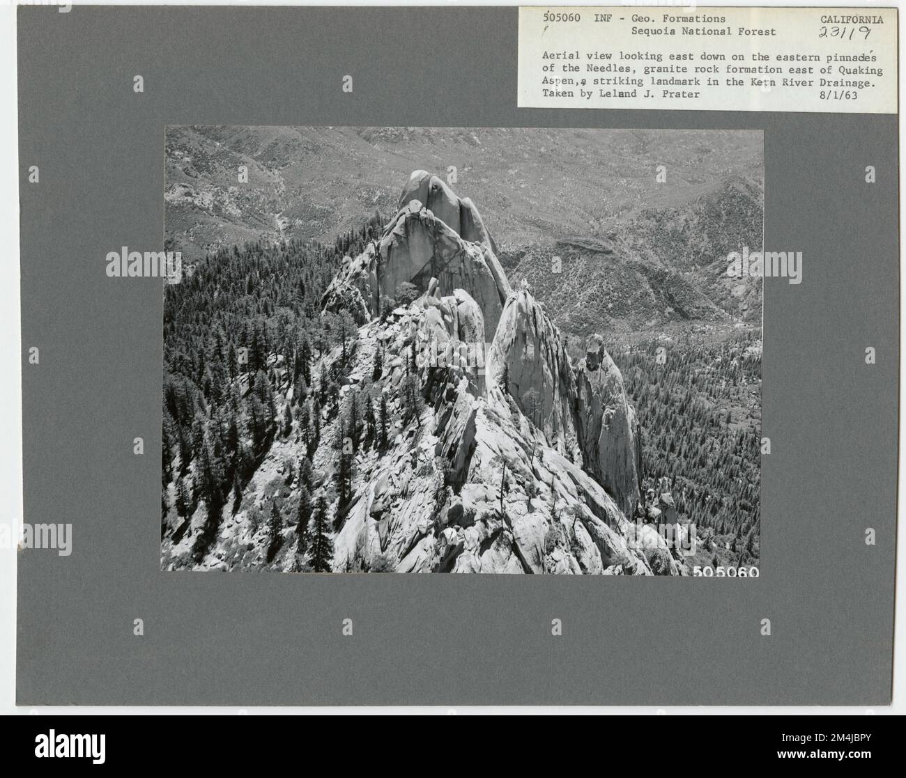 Formations géologiques - Californie. Photographies relatives aux forêts nationales, aux pratiques de gestion des ressources, au personnel et à l'histoire culturelle et économique Banque D'Images