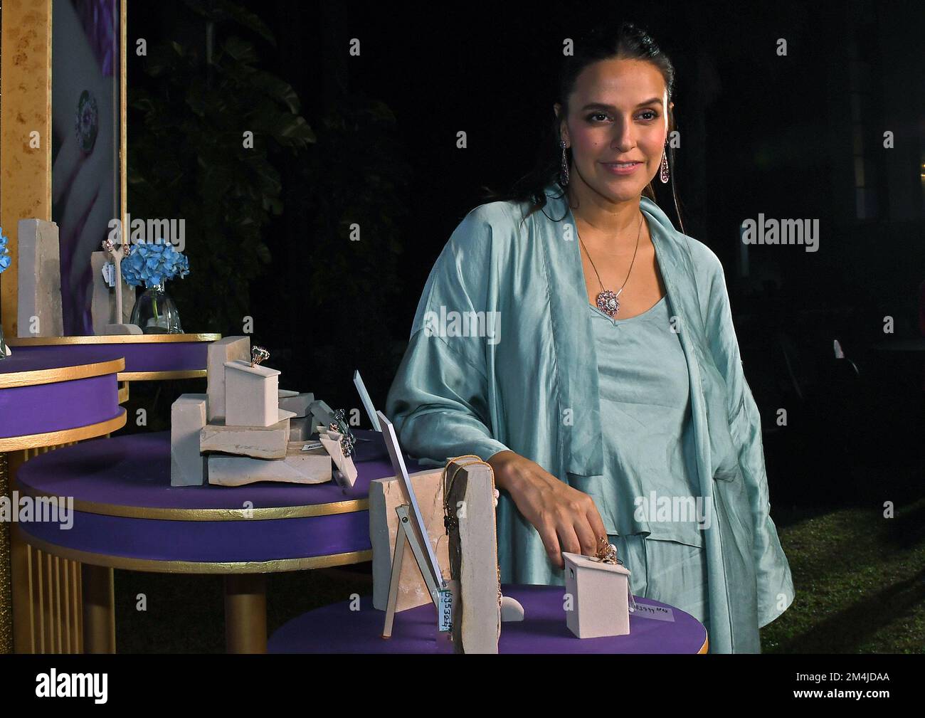 Mumbai, Inde. 21st décembre 2022. L'actrice Bollywood Neha Dhupia pose pour une photo lors du dévoilement de la dernière collection de bijoux en diamant à Mumbai. Crédit : SOPA Images Limited/Alamy Live News Banque D'Images