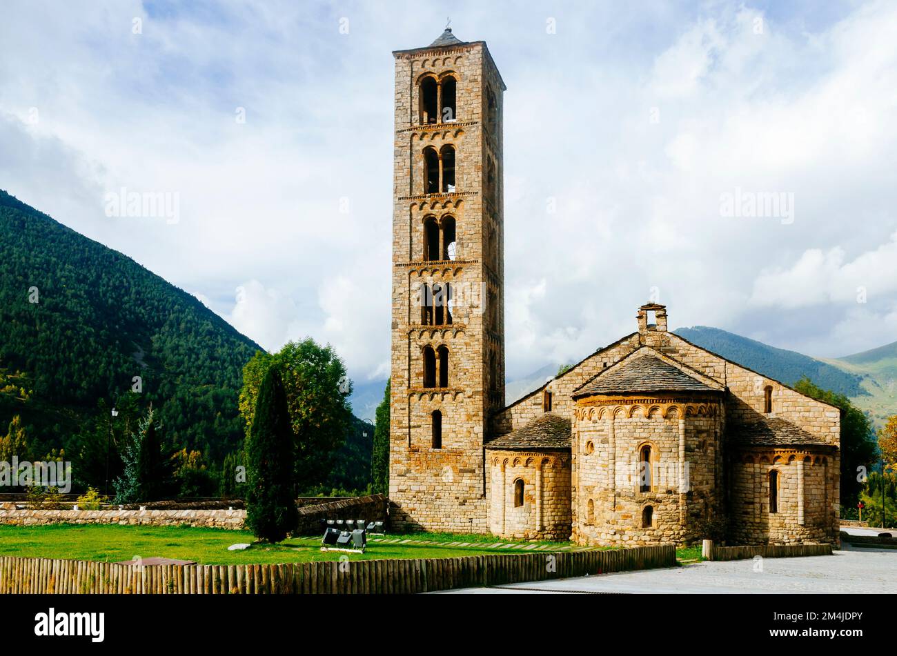 Sant Climent de Taüll, également connu sous le nom d'église de Saint Clément de Tahull, est une église catholique romaine en Catalogne. C'est un exemple d'arche romane Banque D'Images