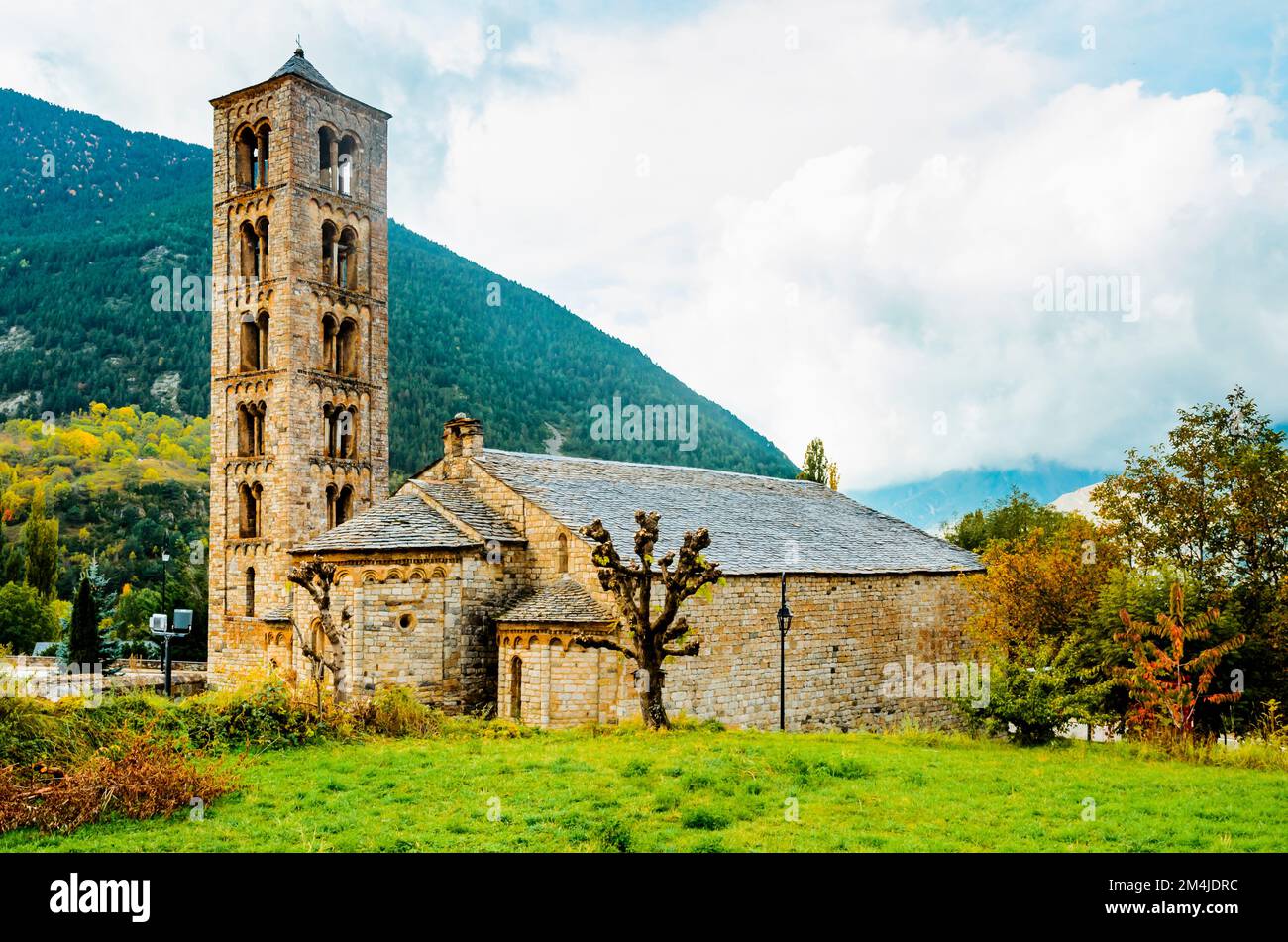 Sant Climent de Taüll, également connu sous le nom d'église de Saint Clément de Tahull, est une église catholique romaine en Catalogne. C'est un exemple d'arche romane Banque D'Images