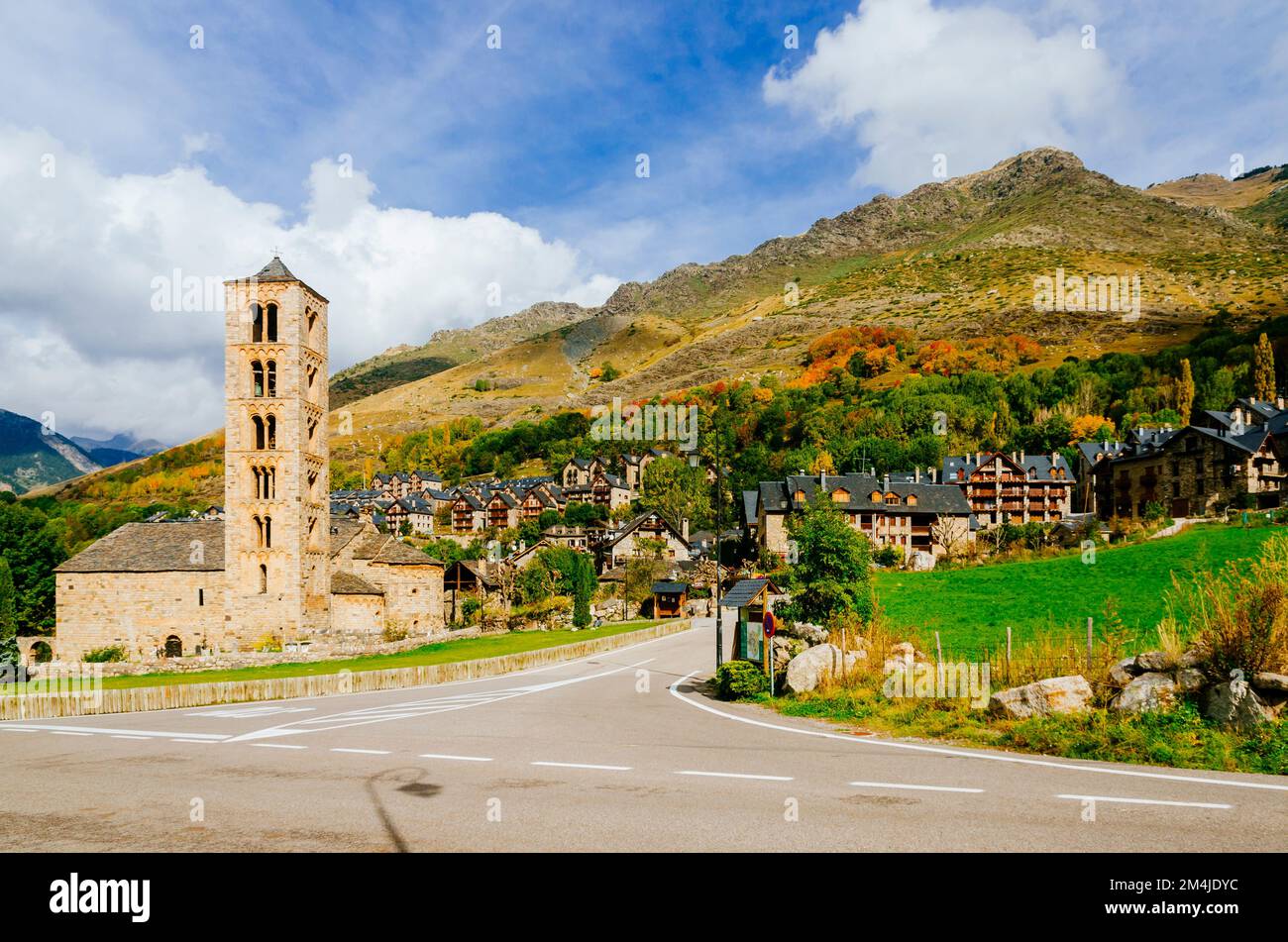 Sant Climent de Taüll, également connu sous le nom d'église de Saint Clément de Tahull, est une église catholique romaine en Catalogne. C'est un exemple d'arche romane Banque D'Images