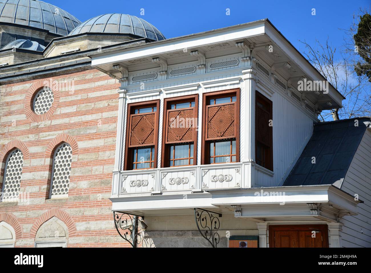 Située à Besiktas, en Turquie, la mosquée Sinan Pasha a été construite au 16th siècle par Mimar Sinan. Banque D'Images