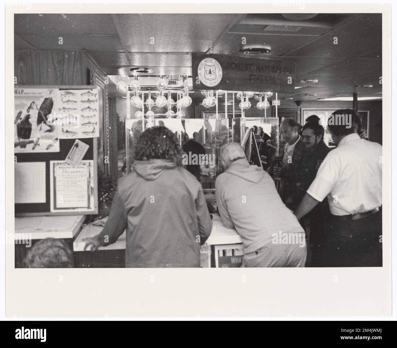 Services d'information aux visiteurs - Alaska. Photographies relatives aux forêts nationales, aux pratiques de gestion des ressources, au personnel et à l'histoire culturelle et économique Banque D'Images