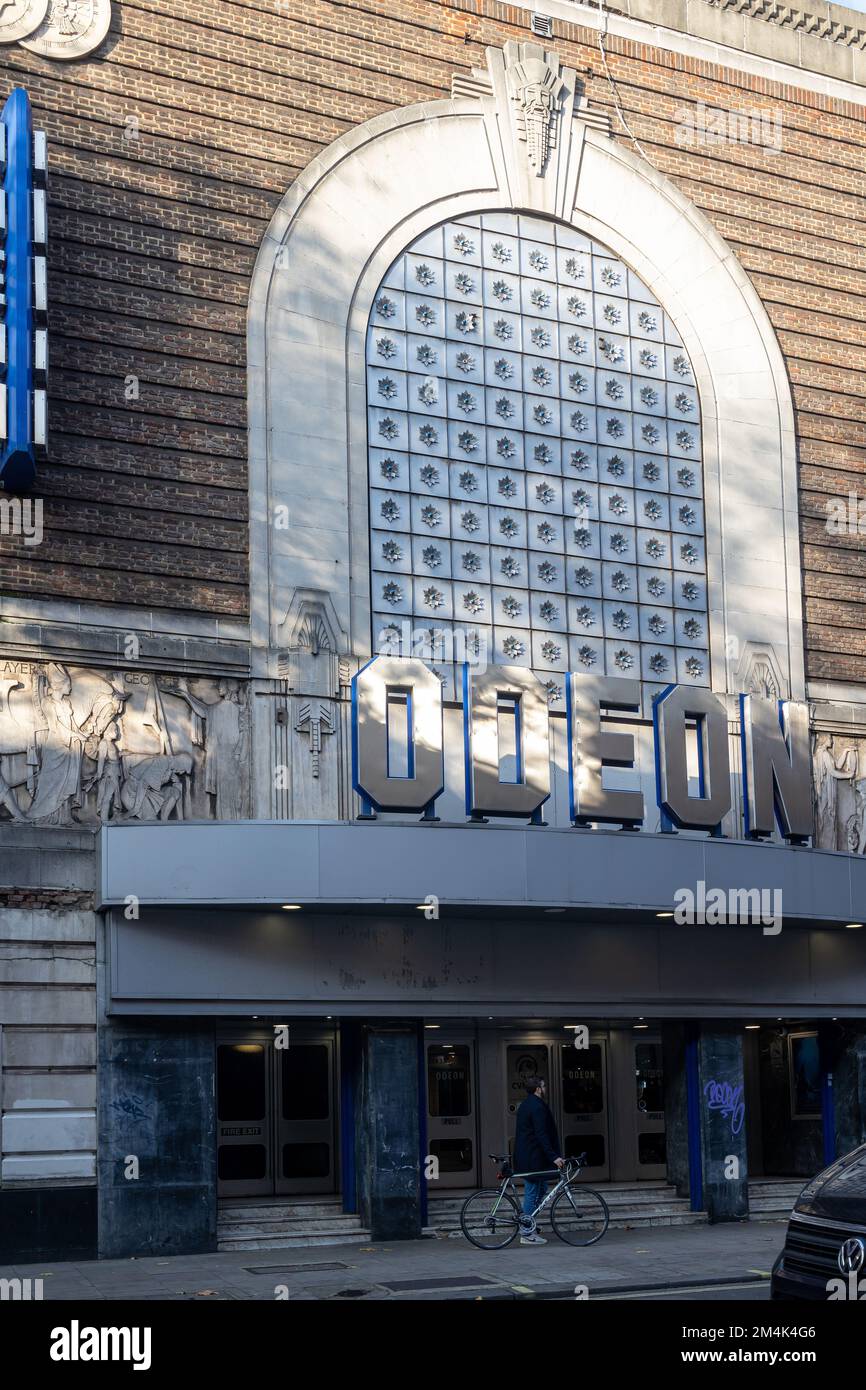 LONDRES - DEC 30:2022, vue extérieure d'Odeon, chaîne britannique de cinémas, ShowTimes à ODEON Covent Garden Banque D'Images