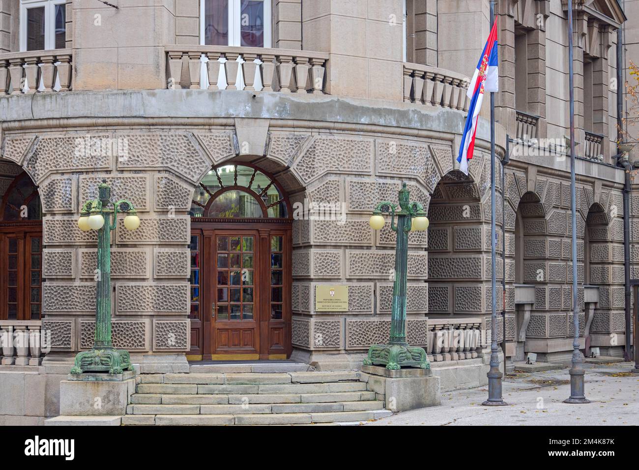 Belgrade, Serbie - 13 décembre 2022 : immeuble du ministère serbe des Affaires étrangères, rue Kneza Milosa, dans la capitale. Banque D'Images