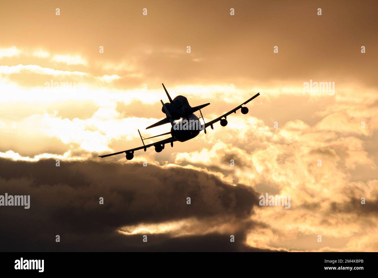 Un avion de navette spatiale qui part tôt le matin. Amélioration numérique. Éléments de cette image fournis par la NASA. Banque D'Images