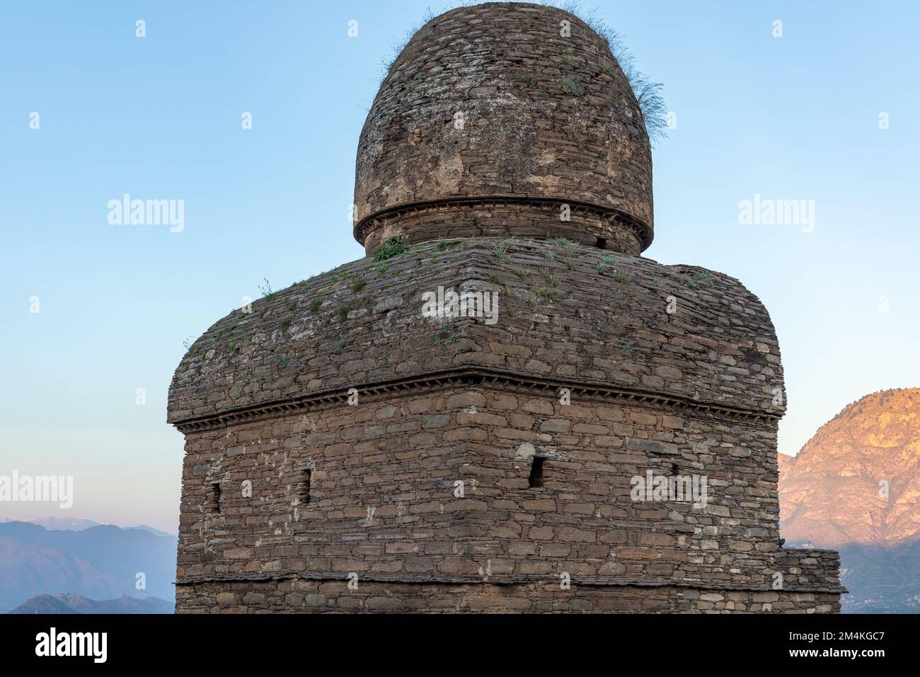 Le double dôme Gumbat de Balo kaley à Tehsil Barikot, vallée de Swat, Pakistan Banque D'Images