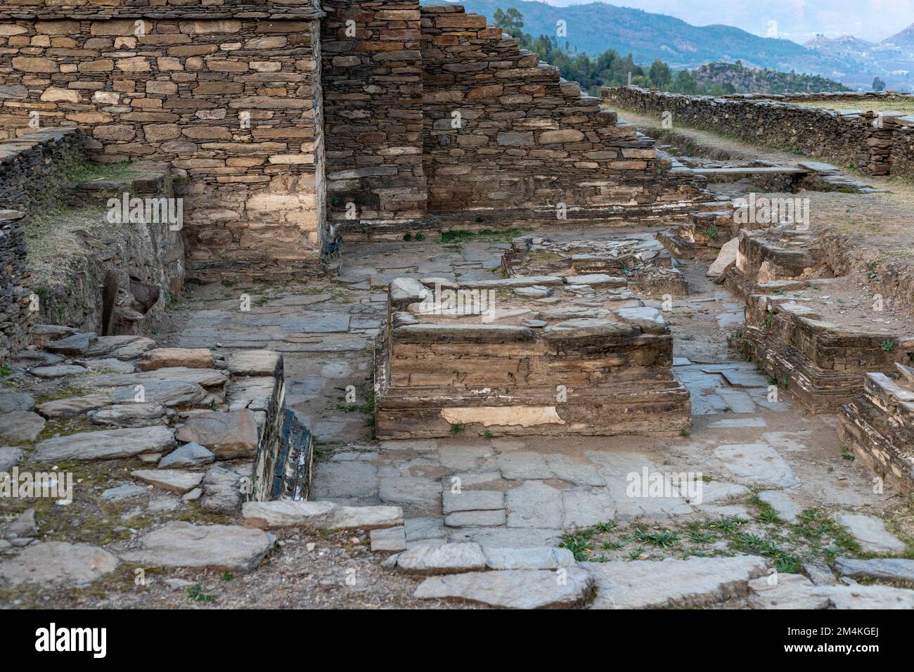 Les cours bouddhistes et les fondations du balo kaley double dôme stupa Banque D'Images