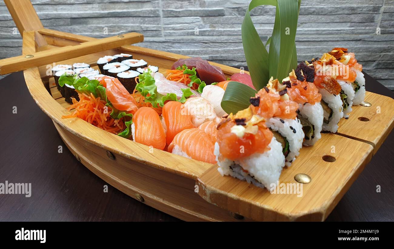 Plateau De Service Sushi En Bois Rotatif 3 Niveaux - Style Japonais Élégant Pour Maison Et Restaurant