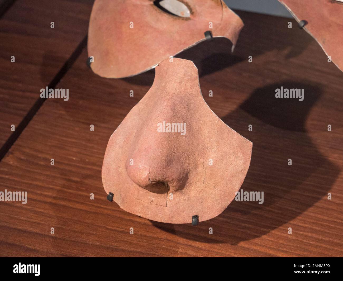 Masque métallique (un nez en étain) utilisé par les soldats britanniques de la première Guerre mondiale avec blessures à la tête ou aux yeux, Imperial War Museum, Londres, Royaume-Uni. Banque D'Images